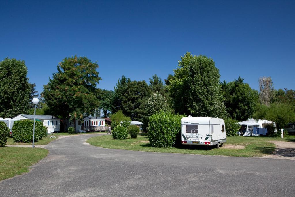 Camping La Belle Etoile Melun Exterior photo